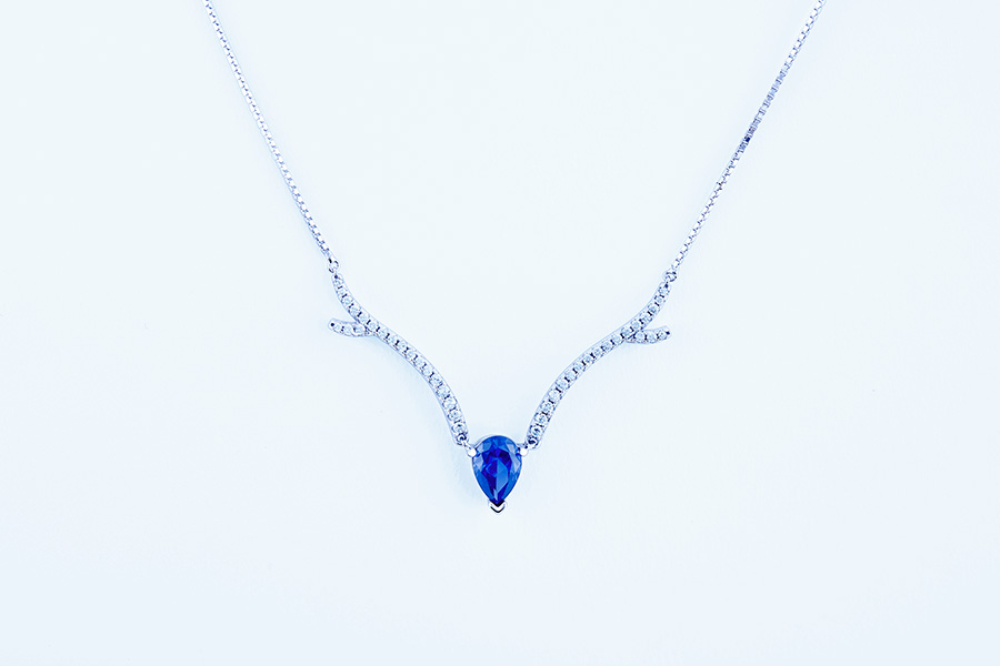 Deer-Luna-necklace-blue-1