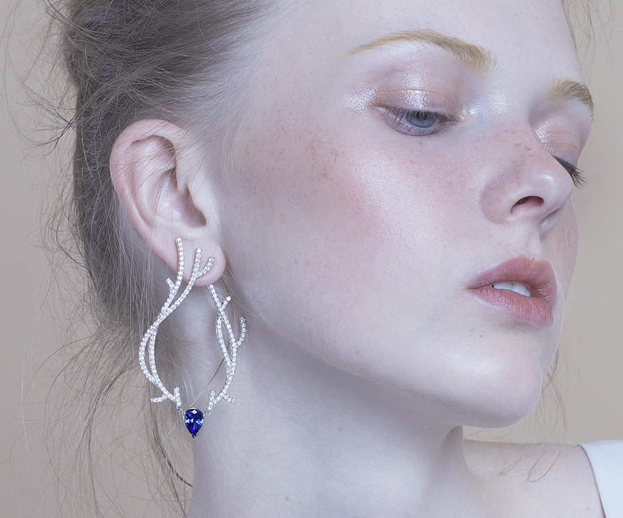 Deer Luna earring blue r